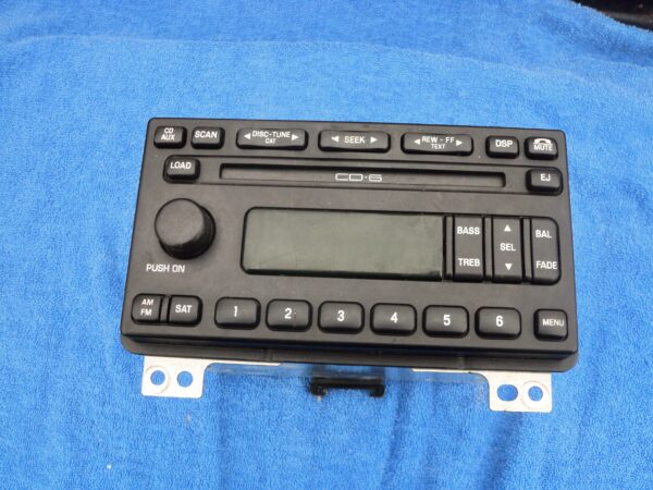 2004 ford explorer 6 CD radio