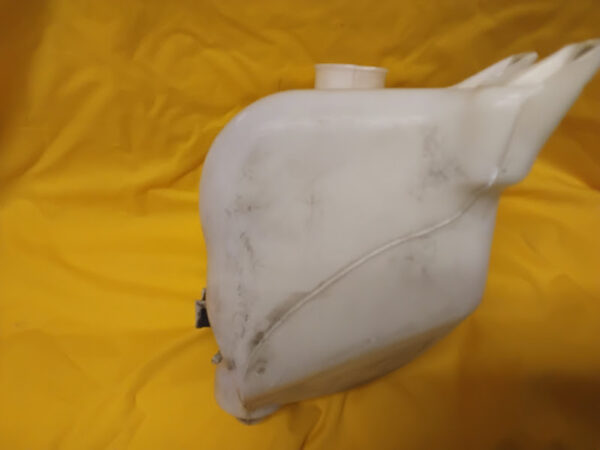 2000 Windshield Washer Reservoir Subaru Legacy Outback - Image 3