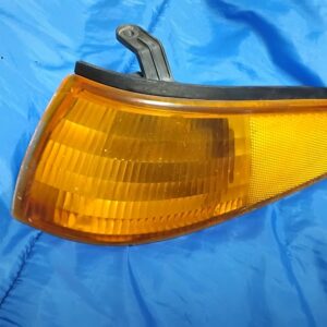 Restore your front-end visibility and appearance with this genuine OEM left driver side front corner light assembly for 1991-1996 Ford Escort models. Manufactured by Sylvania for Ford, this original factory part ensures a perfect flush fit next to your headlight and provides standard factory performance. Product Specifications & Details: Vehicle Fitment: 1991, 1992, 1993, 1994, 1995, 1996 Ford Escort Position: Front Left Outer (Driver Side Corner) Manufacturer: Sylvania / Ford OEM Condition: Used OEM part. The amber plastic lens is fully intact with standard cosmetic wear (light surface scratches) commensurate with its age. All rear plastic mounting tabs, alignment pins, and the black housing are solid and unbroken. Inclusions: Comes complete with the rear bulb twist-socket (remaining bulb life is untested and not guaranteed). Please match the photos to your current assembly prior to purchase to ensure proper fitment.