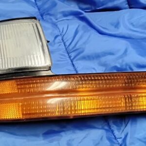 1991-1995 Dodge Caravan RH Passenger Front Corner Turn Signal Light Clear Amber Lens Front View